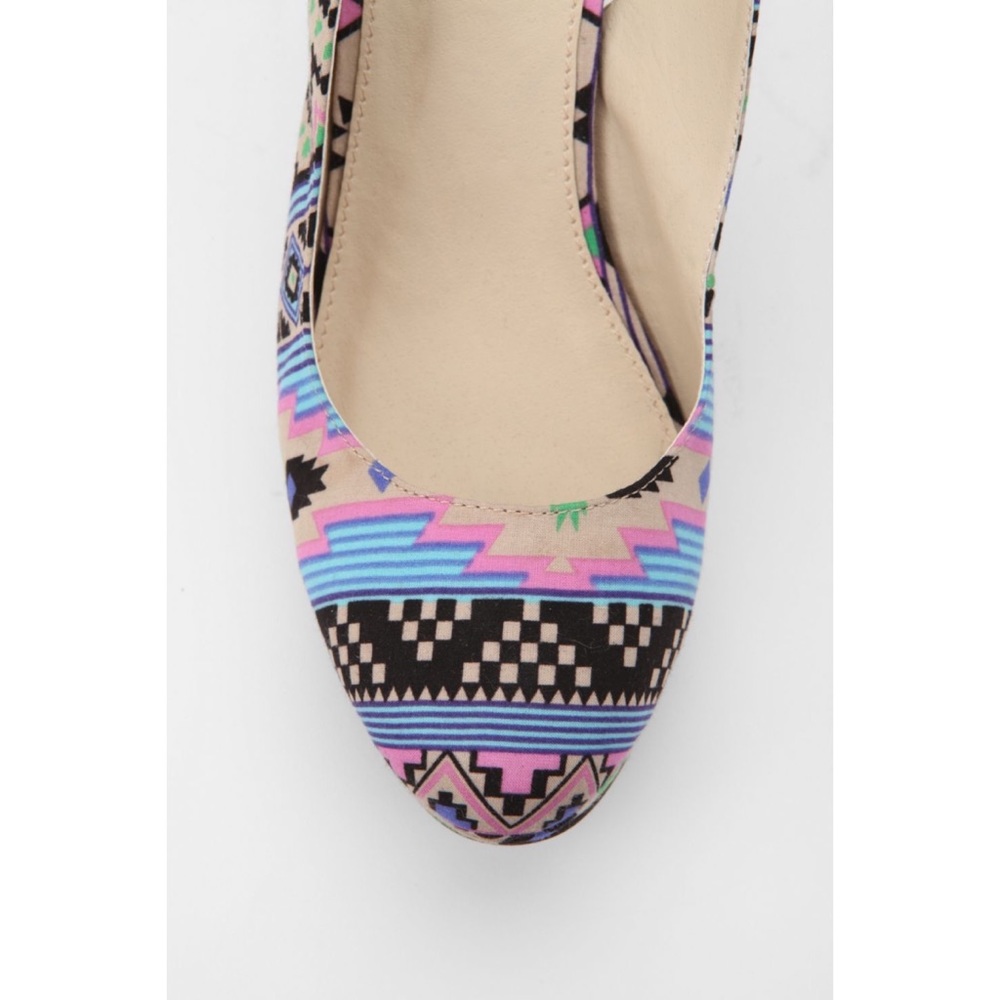 Platform Heel || Urban Outfitters - Picture 3 of 7